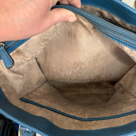 Michael Kors tote,adjustable straps,magnetic closure,xtra pockets,denim blue - Picture 8 of 8